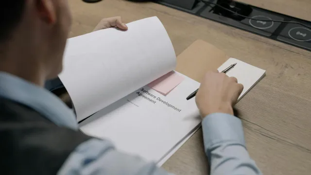 Quando uma empresa precisa desenvolver um sistema